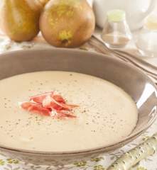 Crema de puerros y pera con jamón