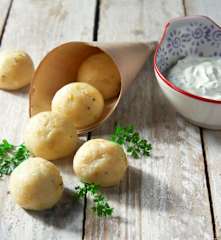 Fish balls with yoghurt sauce