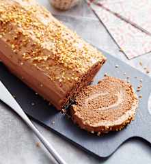 Schokomousse-Biskuitroulade