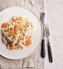 Coelho estufado com esparguete