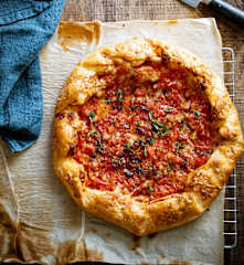 Tarte feuilletée express aux tomates et au parmesan