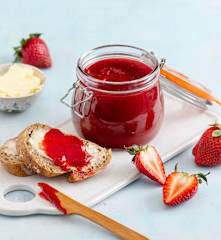 Dżem truskawkowy (z cukrem żelującym 3:1)