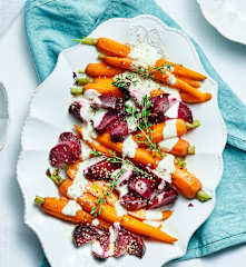 Salade tiède de carottes et betteraves, sauce sésame