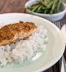 Łosoś tikka z ryżem i fasolką szparagową