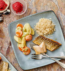 Menu : Filets de truite à la crème d'asperges, riz et glace aux fruits