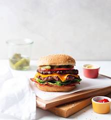 Smash burger con beicon y cheddar