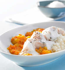 Fischspieße auf Möhren-Mango-Confit mit Kokosschaum