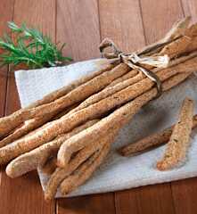 Grissini integrali al rosmarino