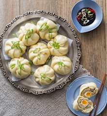 Bao di maiale con uova di quaglia (Banh bao)