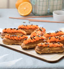Eclairs de crema de calabaza con frosting de mantequilla a la naranja