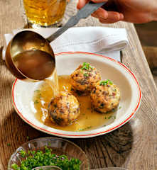 Gebackene Speckknödel