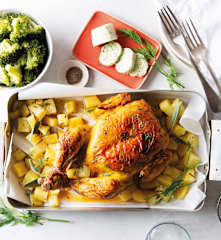 Pollo campero asado con patatas y brócoli