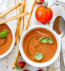 Gaspacho tomate-fraise-basilic