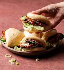 Bao Buns with Pulled Pork in BBQ sauce