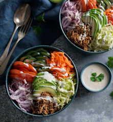 Buddha Bowl mit Pulled Chicken