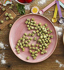 Gnocchetti verdi con verdurine saltate