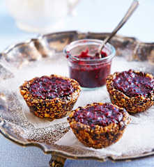 Canastitas de almendra con frutas