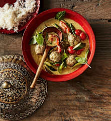 Grünes Curry mit Hackbällchen