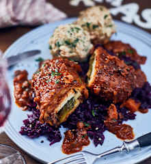 Vegan Roulades with Dumplings and Red Cabbage