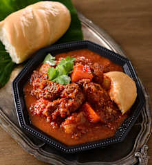 茄汁牛腩配法國麵包