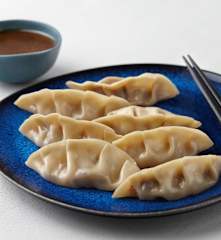 Gyozas de legumes com emulsão de soja e balsâmico