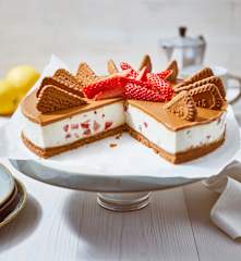 Erdbeer-Spekulatius-Cheesecake mit Lotus-Keksen