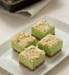 Pasteles de nubes con coco y pistachos