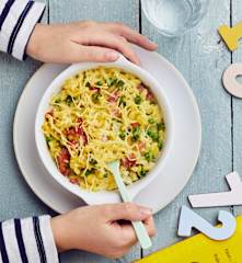 Gratin de coquillettes, lardons et petits pois