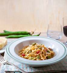 Spaghetti con pecorino e fave