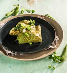 Bärlauchpalatschinken mit Zitronen-Ziegenkäse-Creme