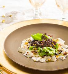 Carpaccio de vieiras con aceite a la vainilla