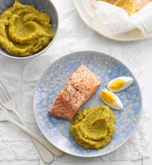 Salmone al vapore con purea di broccoli e patate