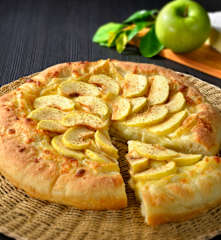 Pizza aux pommes et au brie