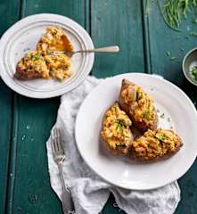 Batata-doce recheada com salmão