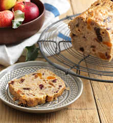Apfelbrot mit Dörrfrüchten
