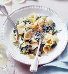 Spinat-Nudeln mit Muskatsahne