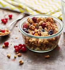 Granola aux fruits et noix de coco