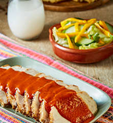 Cerdo con salsa de chile guajillo y mango