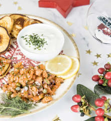 Blinis con tartar de salmón