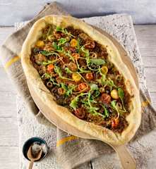 Pizza Rosso mit cremigem Käserand