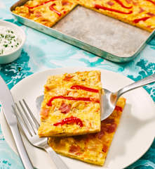 Ofenpfannkuchen mit Kräuter-Quark-Creme