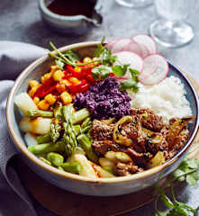Bunte Spargelbowl mit Jasminreis