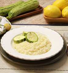 Risoto ao limone com abobrinhas no vapor