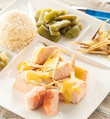 Salmón con salsa de naranja