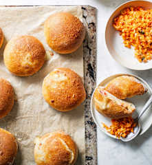 Buns jambon-fromage, carottes râpées aux pommes