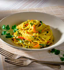 Espaguetis con carbonara vegetariana
