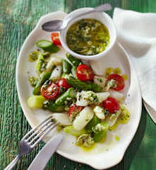 Spargelsalat mit Cherry-Tomaten und Artischockenvinaigrette