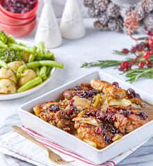Pollo con arándanos y romero al horno