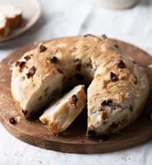 Vegan Brioche with Dried Fruit and Nuts