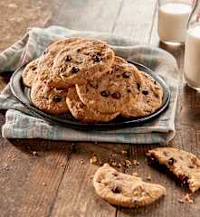 Paleo Chocolate Chip Cookies